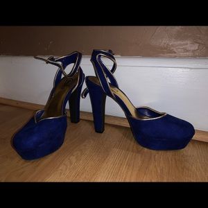 Candie’s pumps